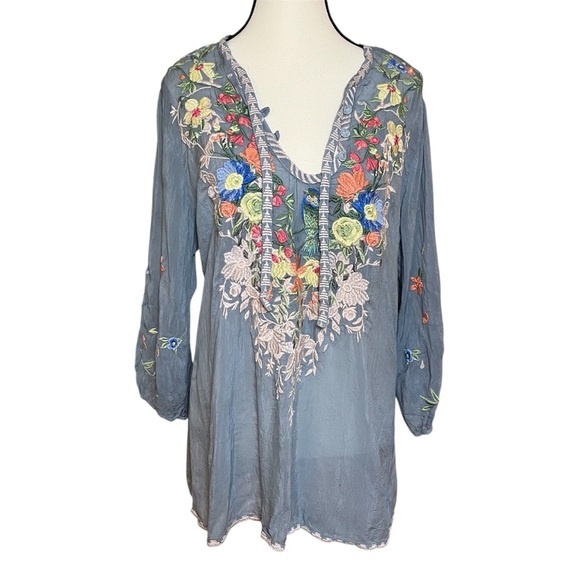 Johnny Was Taifa Blouse Blue Grey Embroidered Floral Peasant V-Neck Boho Medium - Picture 3 of 10